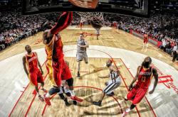 开云下载-三笘薰一剑封喉，AC米兰闪电战击溃莱比锡红牛