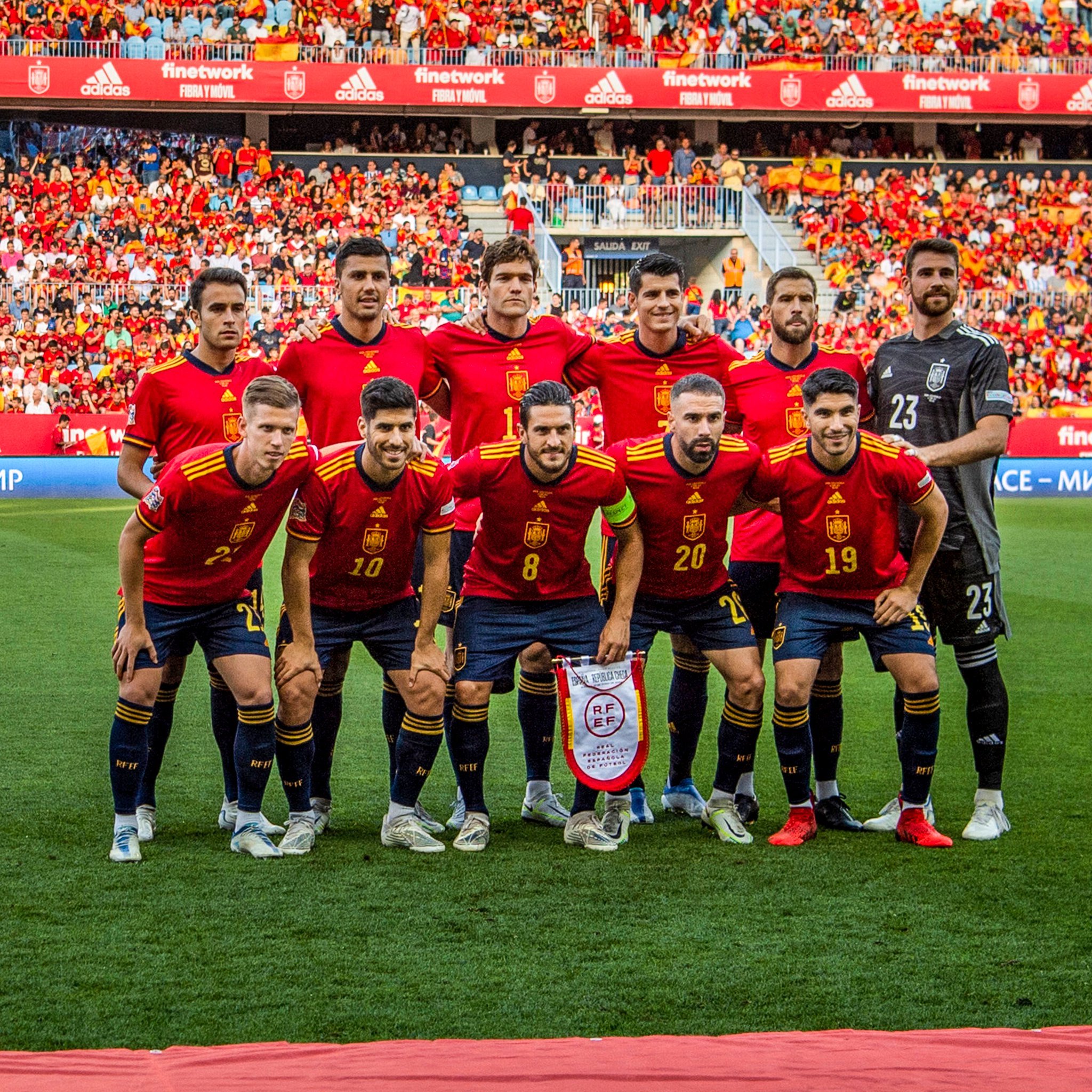 包含西班牙对战斯洛文尼亚，备受瞩目的欧洲足球对决即将开启的词条