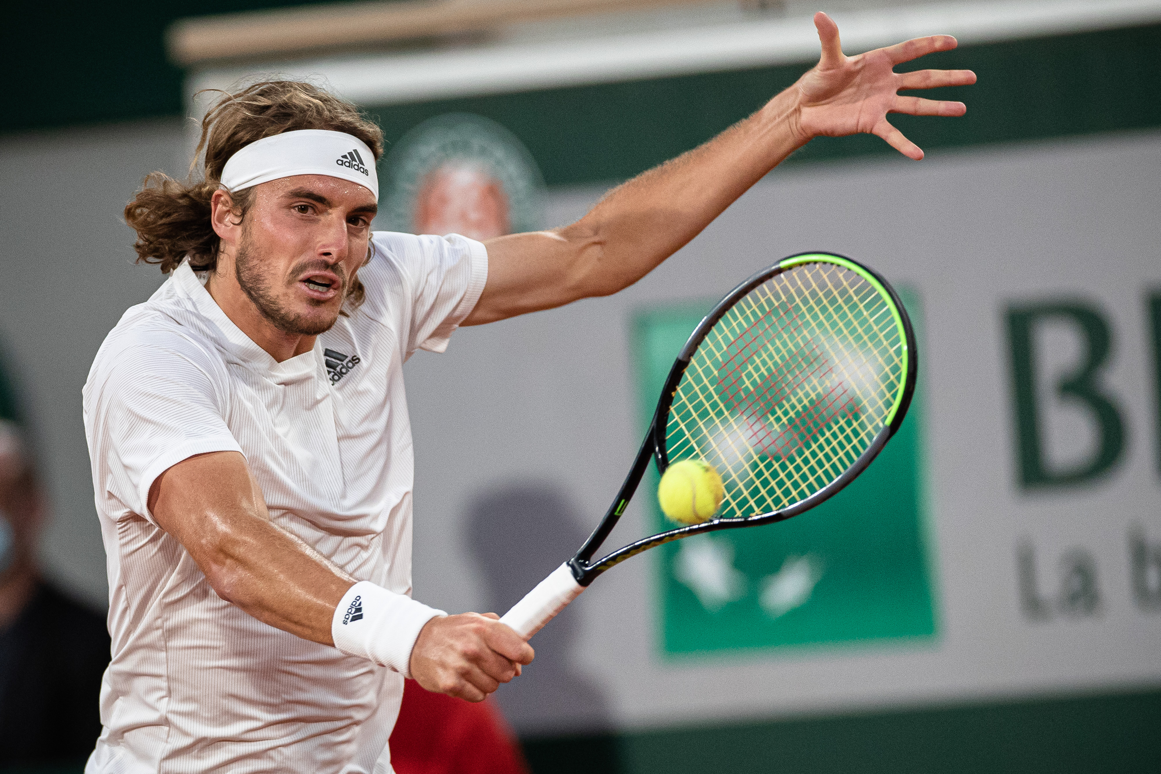 包含日本网球队逆转澳大利亚网球队，西西帕斯关键制胜的词条