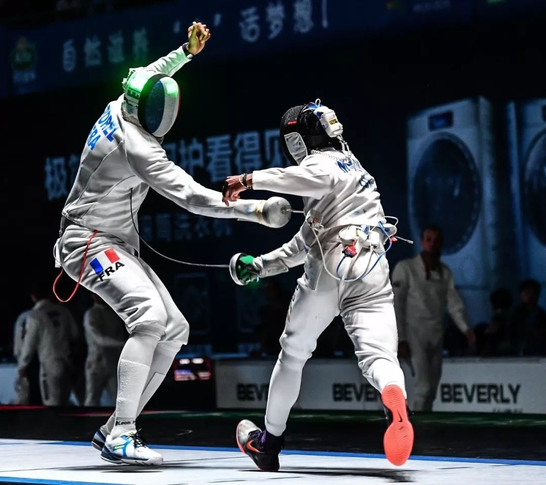 壮哉我大国！击剑男队战胜强敌夺冠