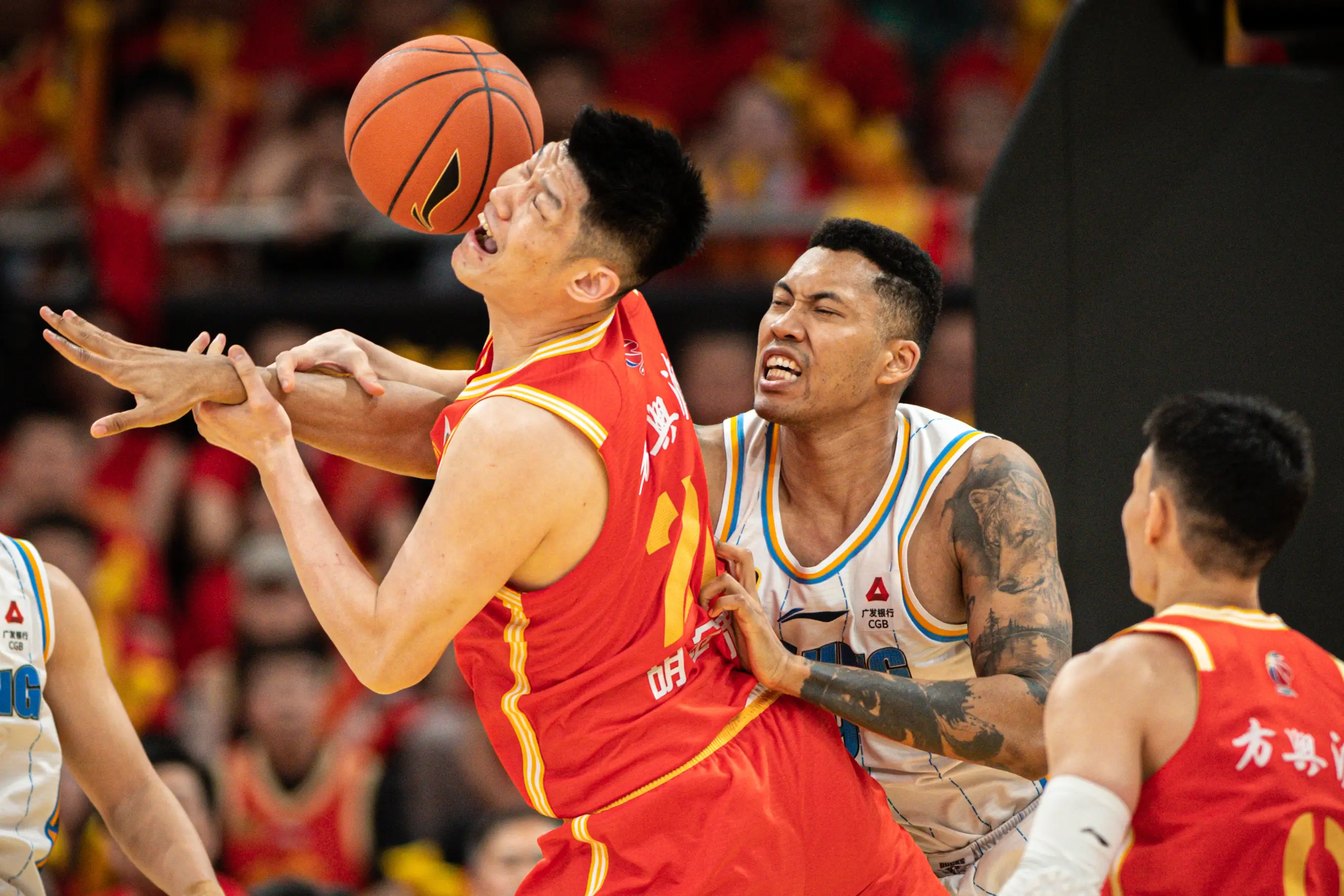 关于球队士气高涨，努力奋斗迎接与传统强敌争夺胜负的较量！的信息