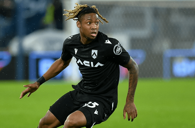 乌迪内斯后防失误频出，需加强训练