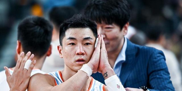 中国球员在国际赛场上崭露头角 中国球员在国际赛场上崭露头角