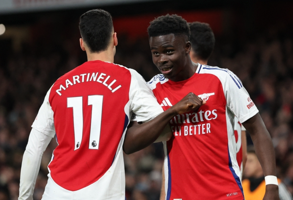 关于阿森纳客场大胜曼联，继续保持不败纪录的信息