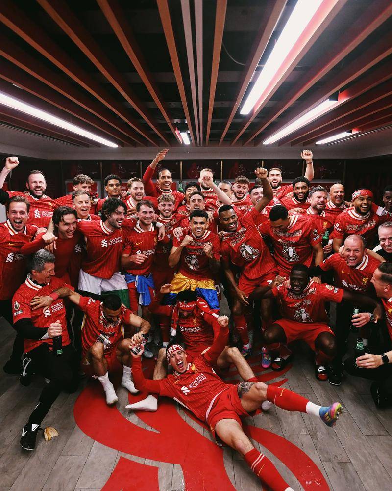 皇家马德里惨败曼联,登顶四强 皇家马德里惨败曼联,登顶四强