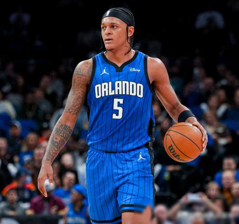 关于柏林赫塔球员努力拼搏，取得关键胜利的信息