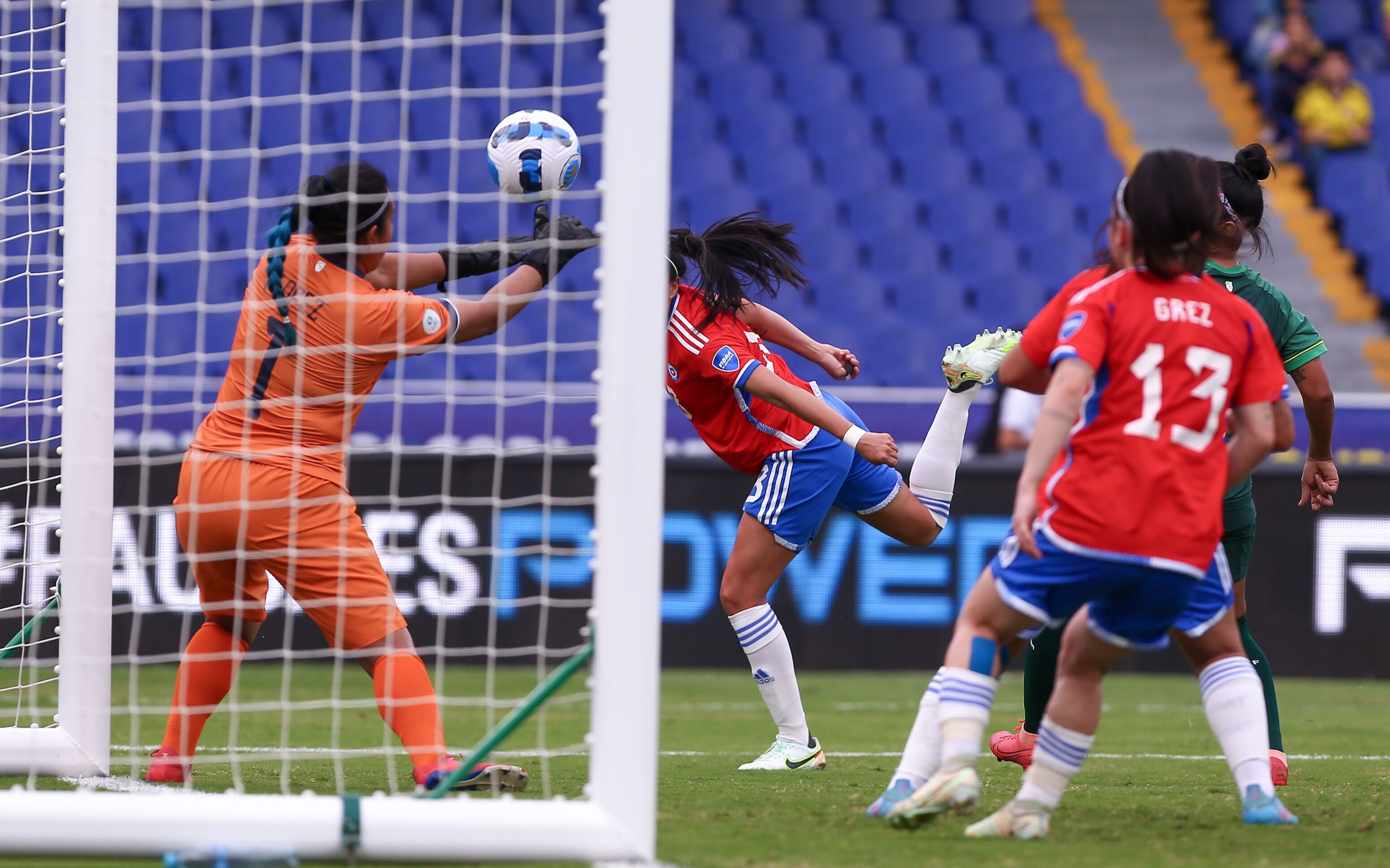 包含女足美洲杯圆满结束，冠军总分高居榜首的词条