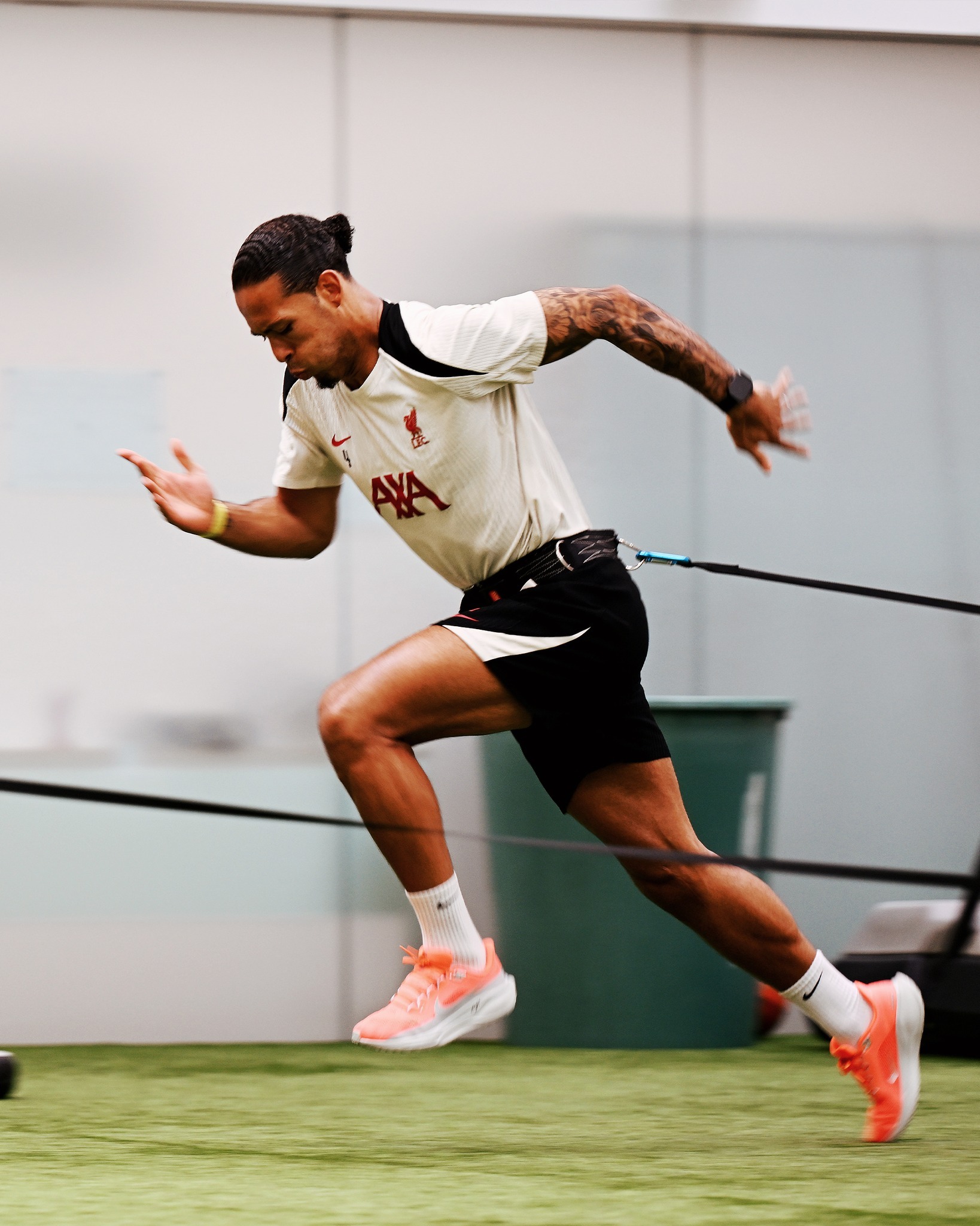 利物浦碾压阿森纳，阿尔瓦雷斯带队取胜