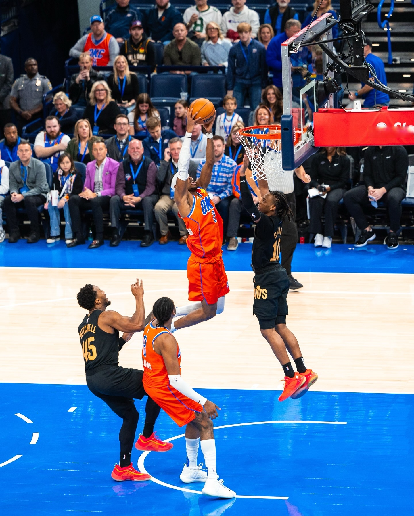 奔赴对手主场，球队全力作战