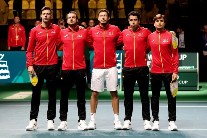 拉沃尔杯险胜戴维斯杯，辛纳点燃赛场的简单介绍