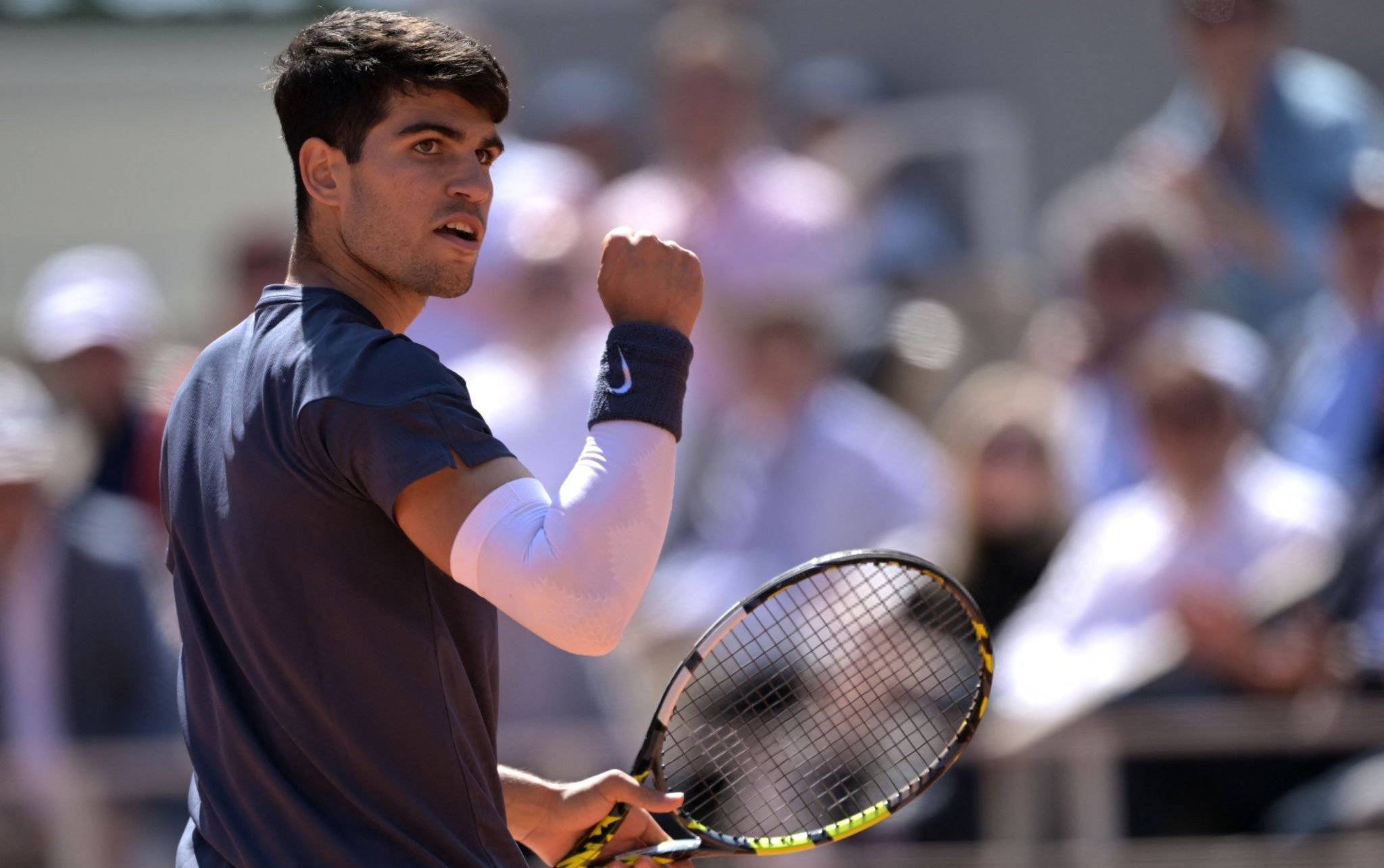 包含英国网球队绝杀法国网球队，阿尔卡拉斯爆发神勇的词条