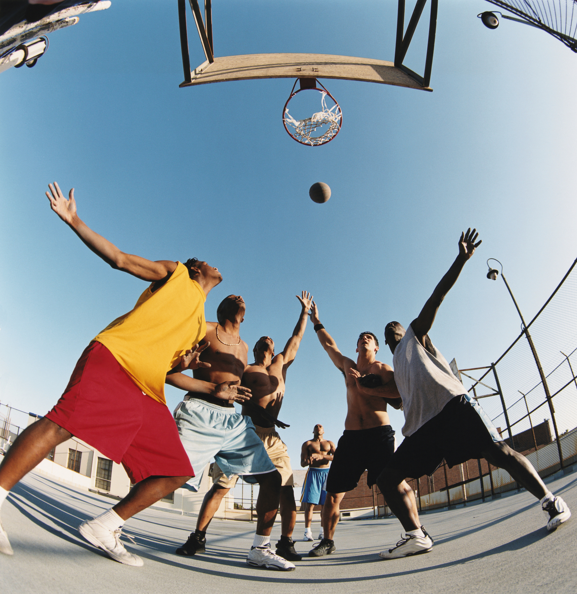 关于赛场上一幕幕精彩绝伦，篮球狂欢无限的信息