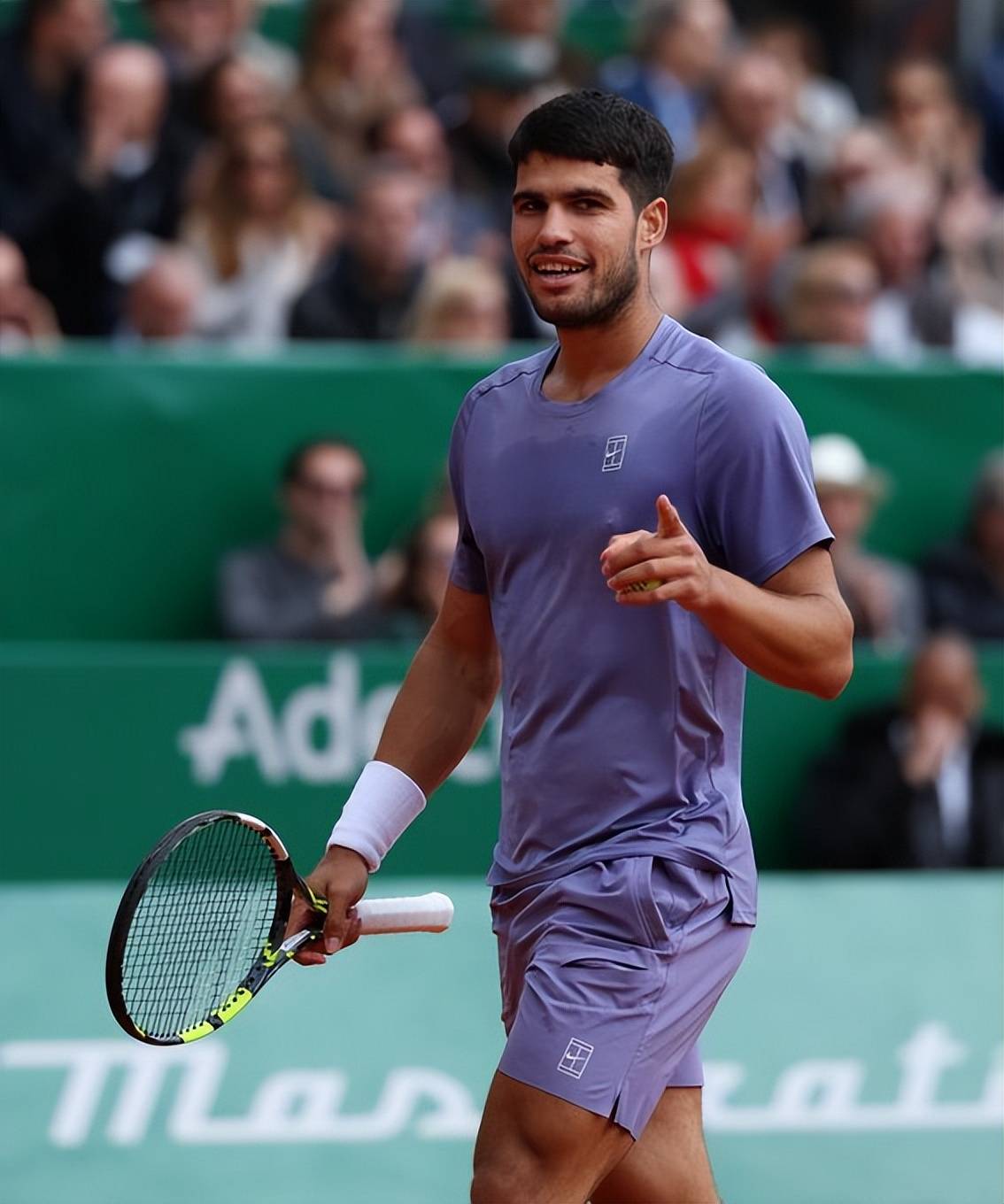 关于美网鏖战蒙特卡洛大师赛，阿尔卡拉斯统治全场的信息