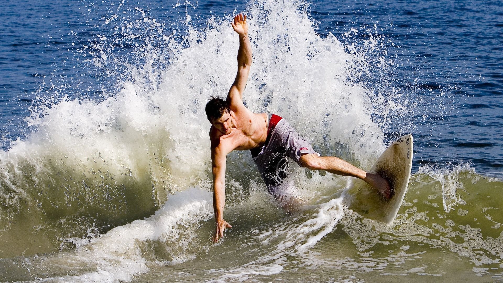 太阳灼伤公牛，约基奇化身关键先生引领胜利